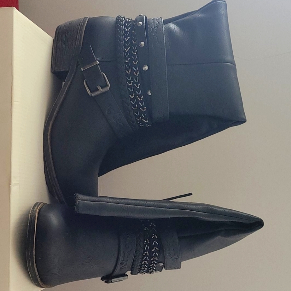 Boots - Picture 3 of 3